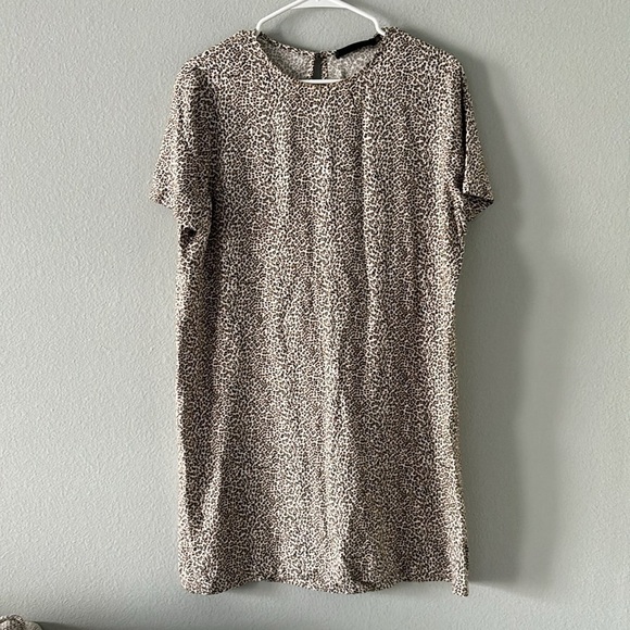 Jenni Kayne Leopard T-Shirt Dress - Picture 2 of 5